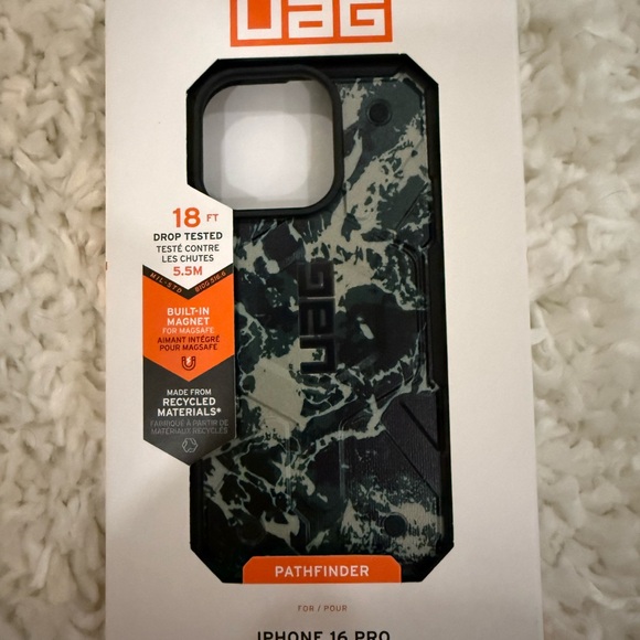 UAG phone case - Picture 1 of 2